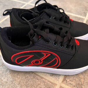 Heeleys Sneakers with wheels, boys size 4, excellent condition